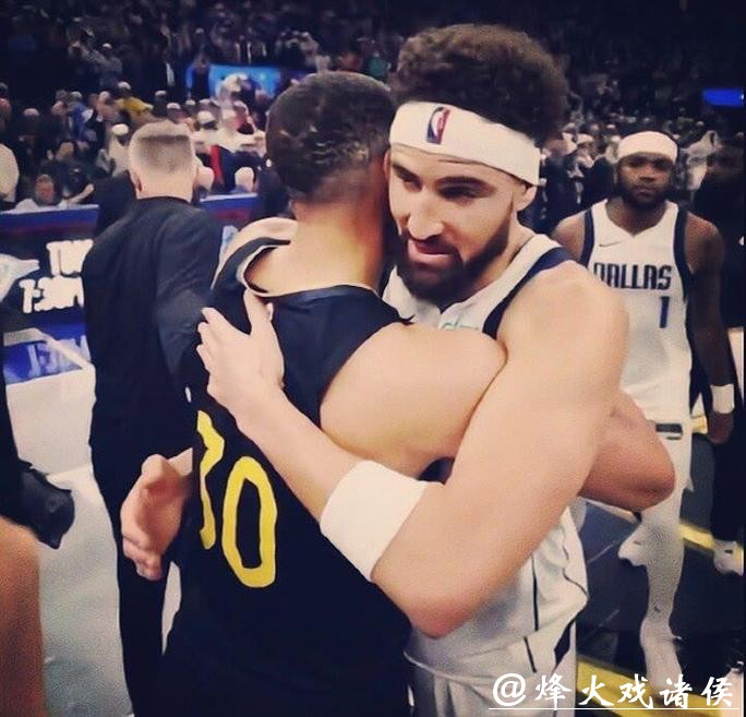 库里看球会盯汤普森？离队风波里的几件暖心小事